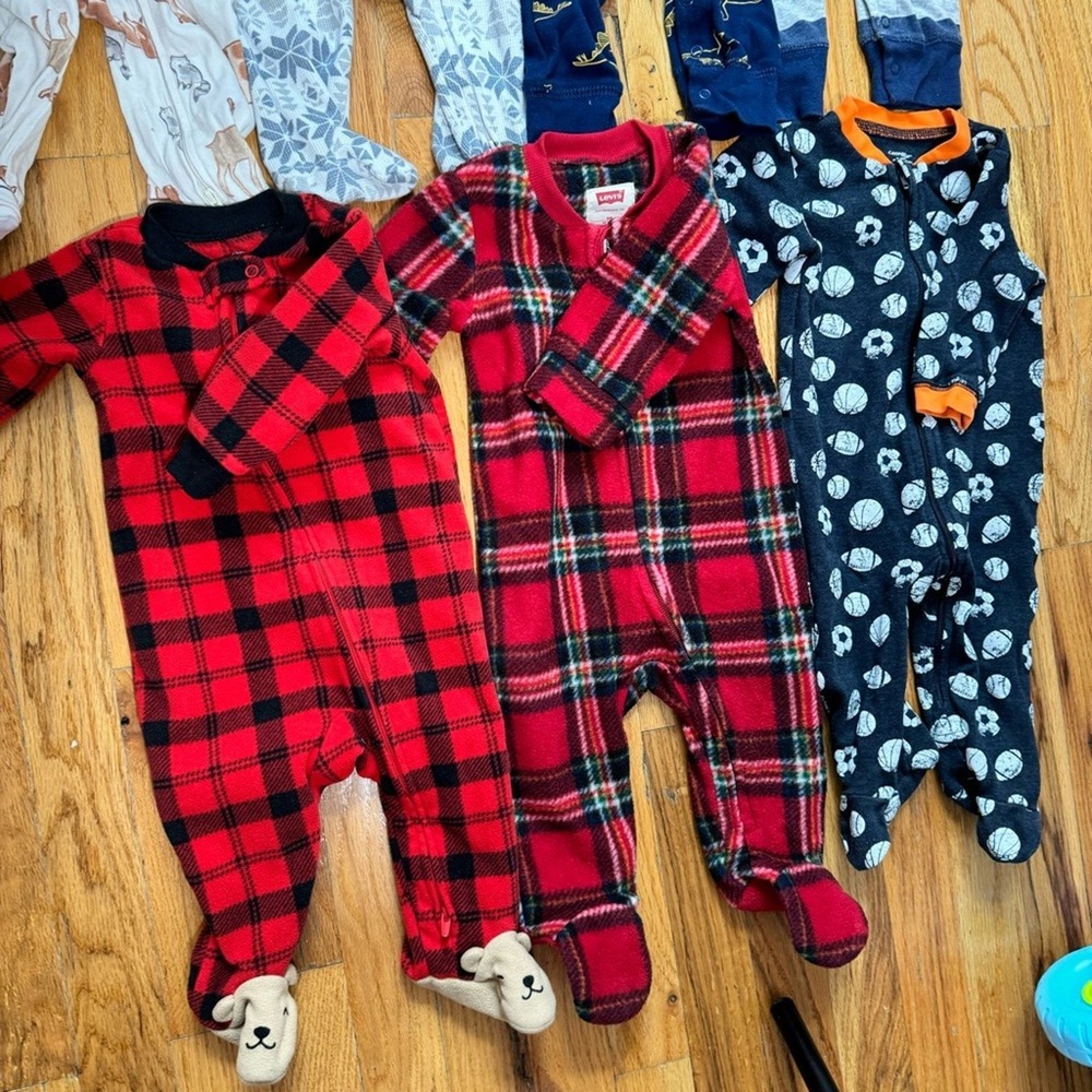 Levi's, Carters, George's -‎ 8 Baby Pajamas size 3/6 months, 6 footing,2 no food - Picture 5 of 9